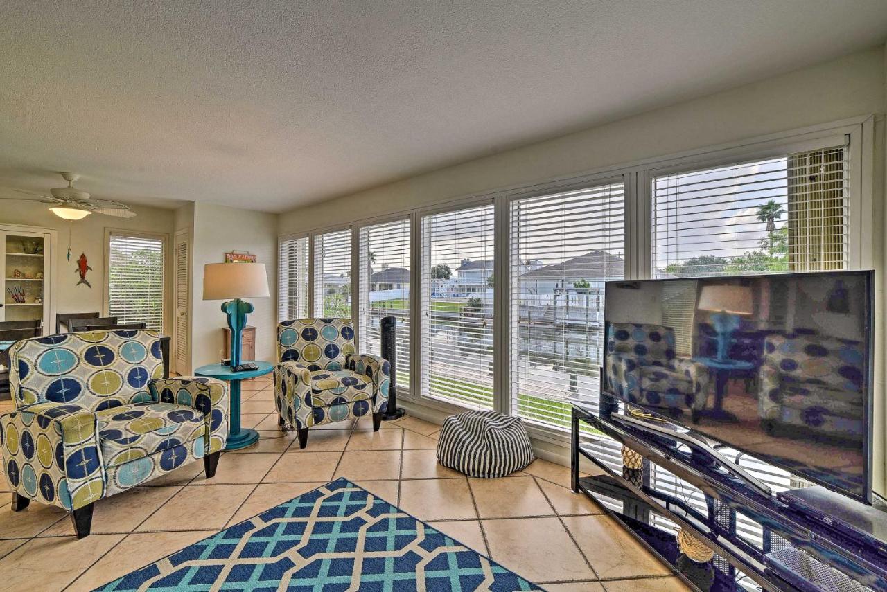 Breezy Corpus Christi Condo With Deck And Fishing Dock Exterior foto
